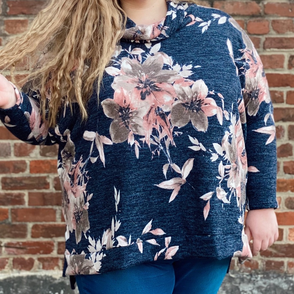 NWT Curvy Floral Top